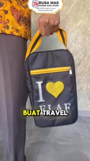 🕌👣 Sandal Aman, Bebas Basah, Bebas Hilang
Pernah kebingungan cari sandal setelah shalat di Masjidil Haram? Atau basah karena hujan? 🌧️
Kami punya solusinya!

Gunakan Tas Sandal berbahan LongChamp Premium yang waterproof ✅
Ringkas dibawa, melindungi sandal dari basah, dan bisa diberi desain DTF Printing di bagian depan untuk logo travel Anda.

💡 Solusi praktis untuk jamaah travel umrah — sandal tetap kering, mudah dibawa, dan nggak hilang lagi.

#TravelUmrah #TasSandalWaterproof #LongChampPremium #DTFPrinting #perlengkapanumrah #pabrikkainihram #kainihram #umroh